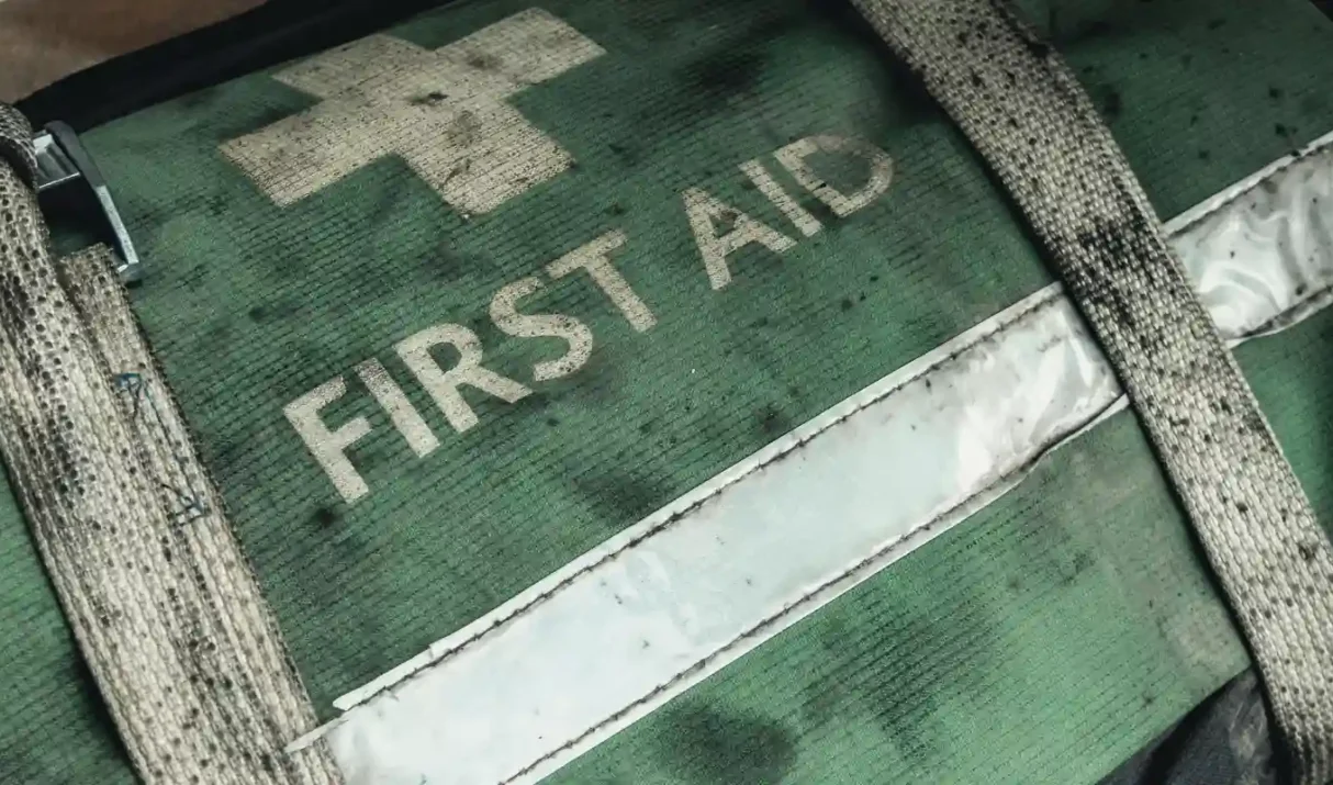 “SUPERVIVENCIA CUANDO HAY LESIONES GRAVES Y NO HAY RESCATE”.